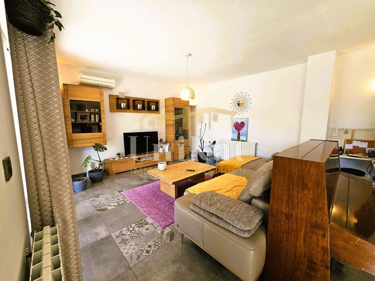 Villetta indipendente - piscina, garage e grande giardino